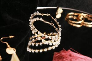 armband i guld och diamanter